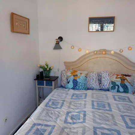 Little House With Garden & Parking,few Steps From White Beach