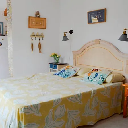Little House With Garden & Parking,few Steps From White Beach *