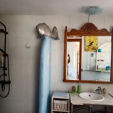 Apartment Little House With Garden & Parking,few Steps From White Beach