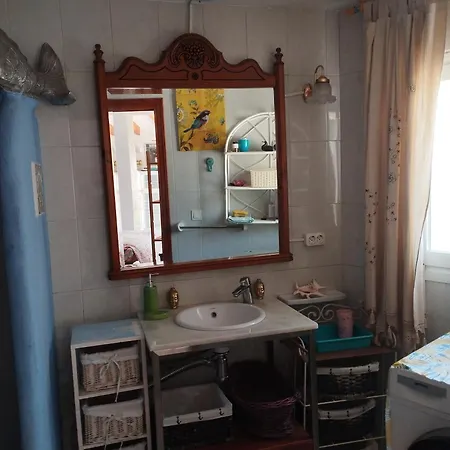 Little House With Garden & Parking,few Steps From White Beach