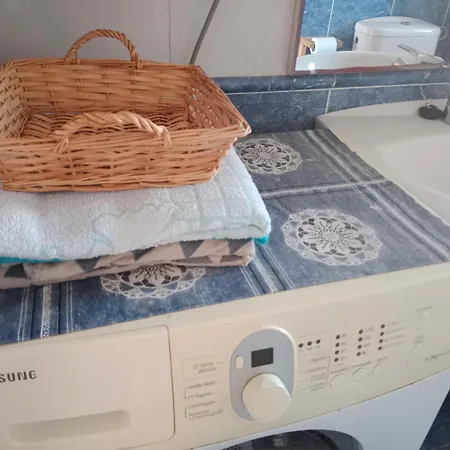 Little House With Garden & Parking,few Steps From White Beach Apartment