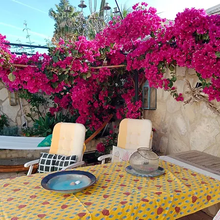 Little House With Garden & Parking,few Steps From White Beach Apartment *